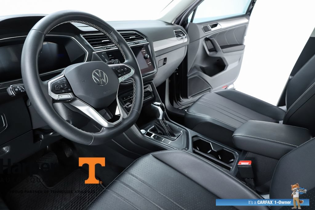 Used 2023 Volkswagen Tiguan SE w/ Panoramic Sunroof Package FWD image 19