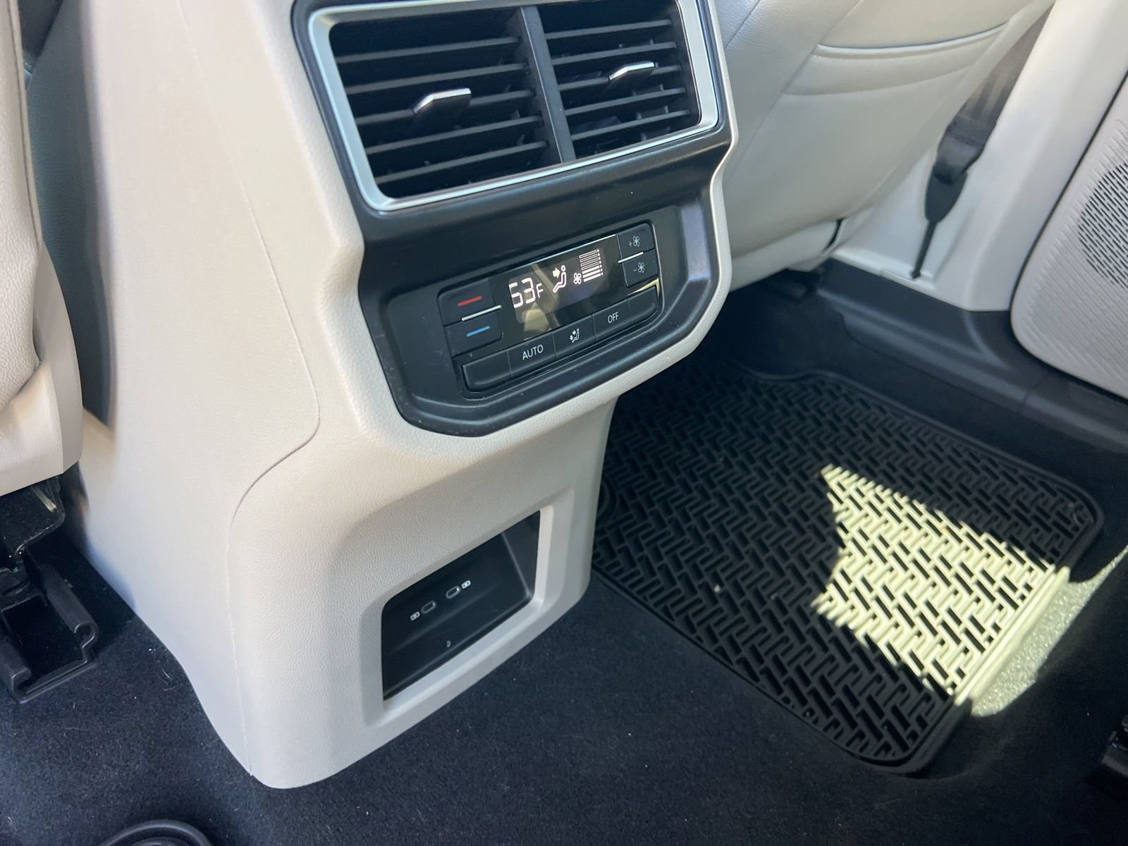 Certified 2026 Volkswagen Atlas SE FWD image 34