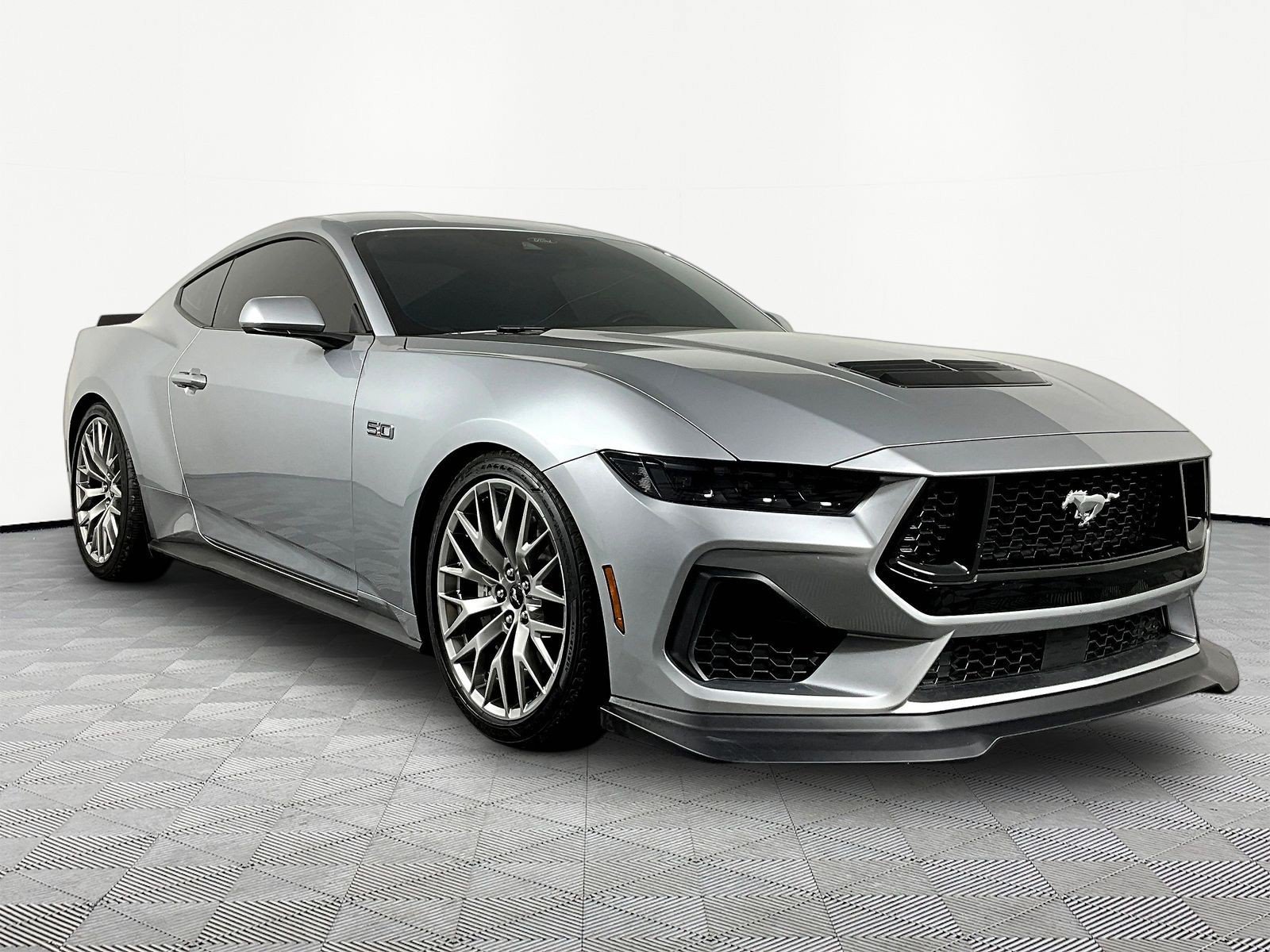 Used 2025 Ford Mustang GT Premium RWD image 3