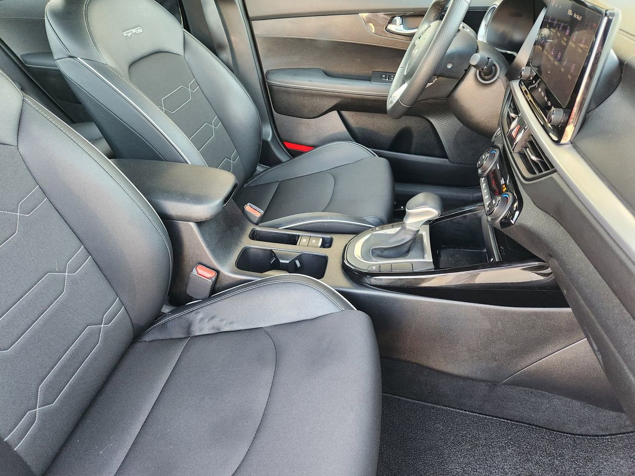 Used 2023 Kia Forte GT-Line w/ GT-Line Premium Package FWD image 13