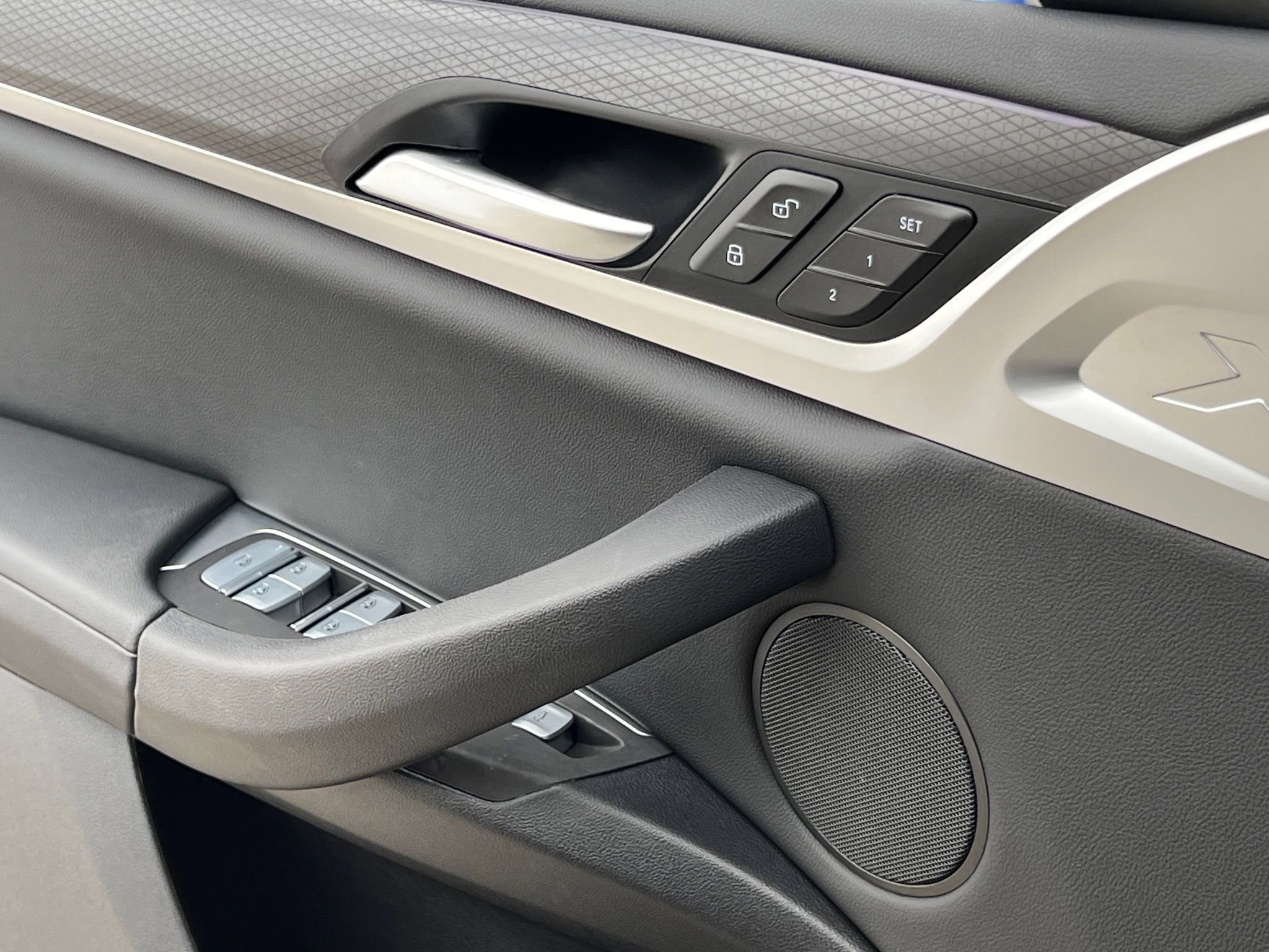 Used 2024 BMW X4 xDrive30i w/ M Sport Package image 29