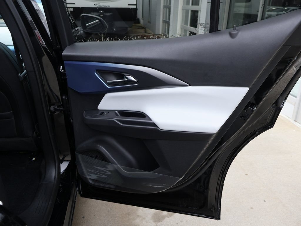 New 2026 Chevrolet Equinox EV LT w/ Convenience Package II FWD image 31