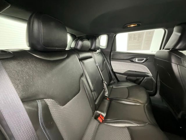 Used 2025 Jeep Compass Latitude image 13