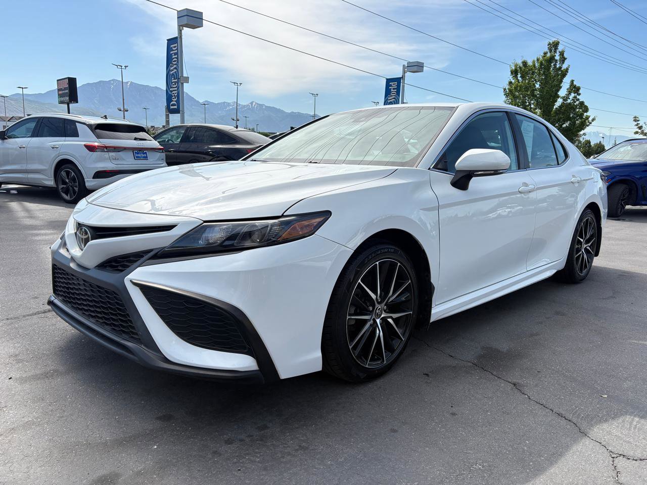 Used 2022 Toyota Camry SE w/ Convenience Package AWD/4WD image 2