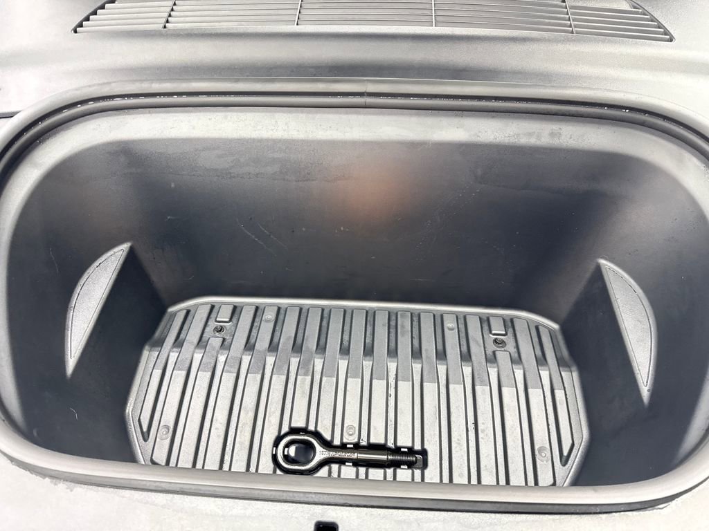 Used 2024 Tesla Model Y Long Range image 74
