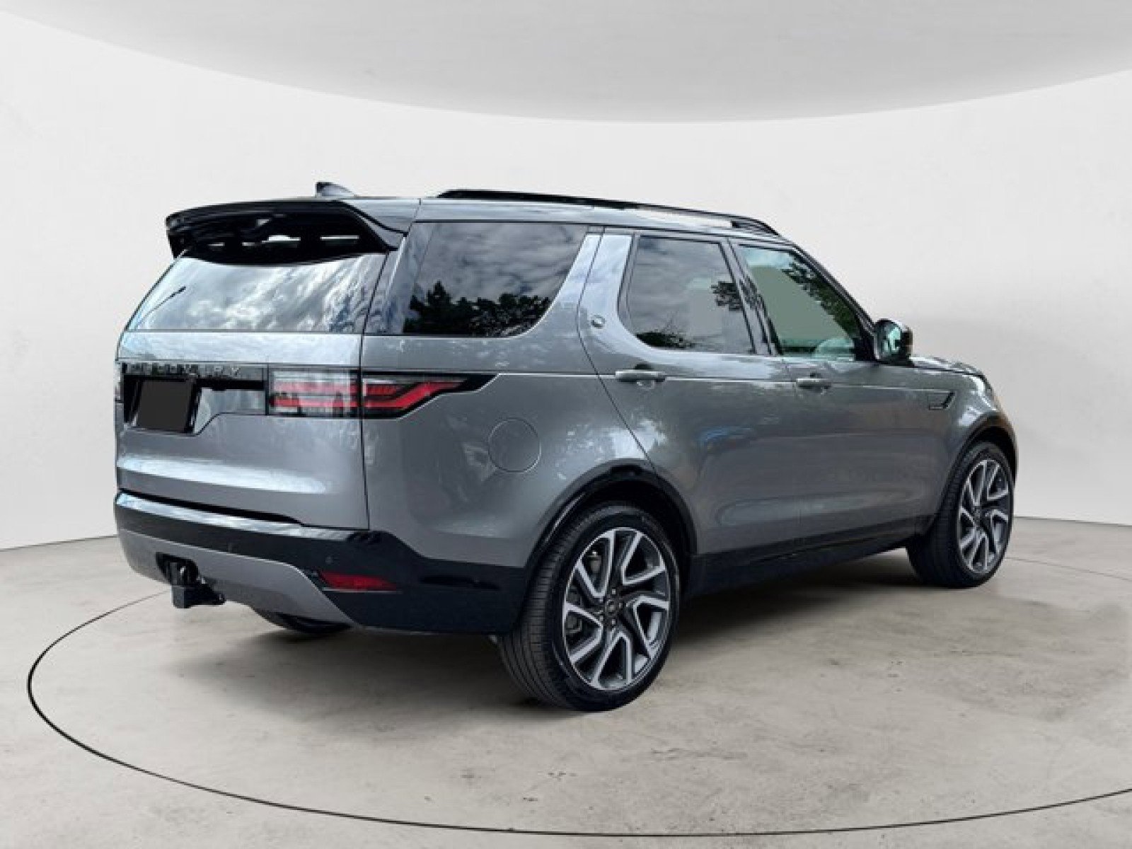 New 2025 Land Rover Discovery Dynamic SE image 4
