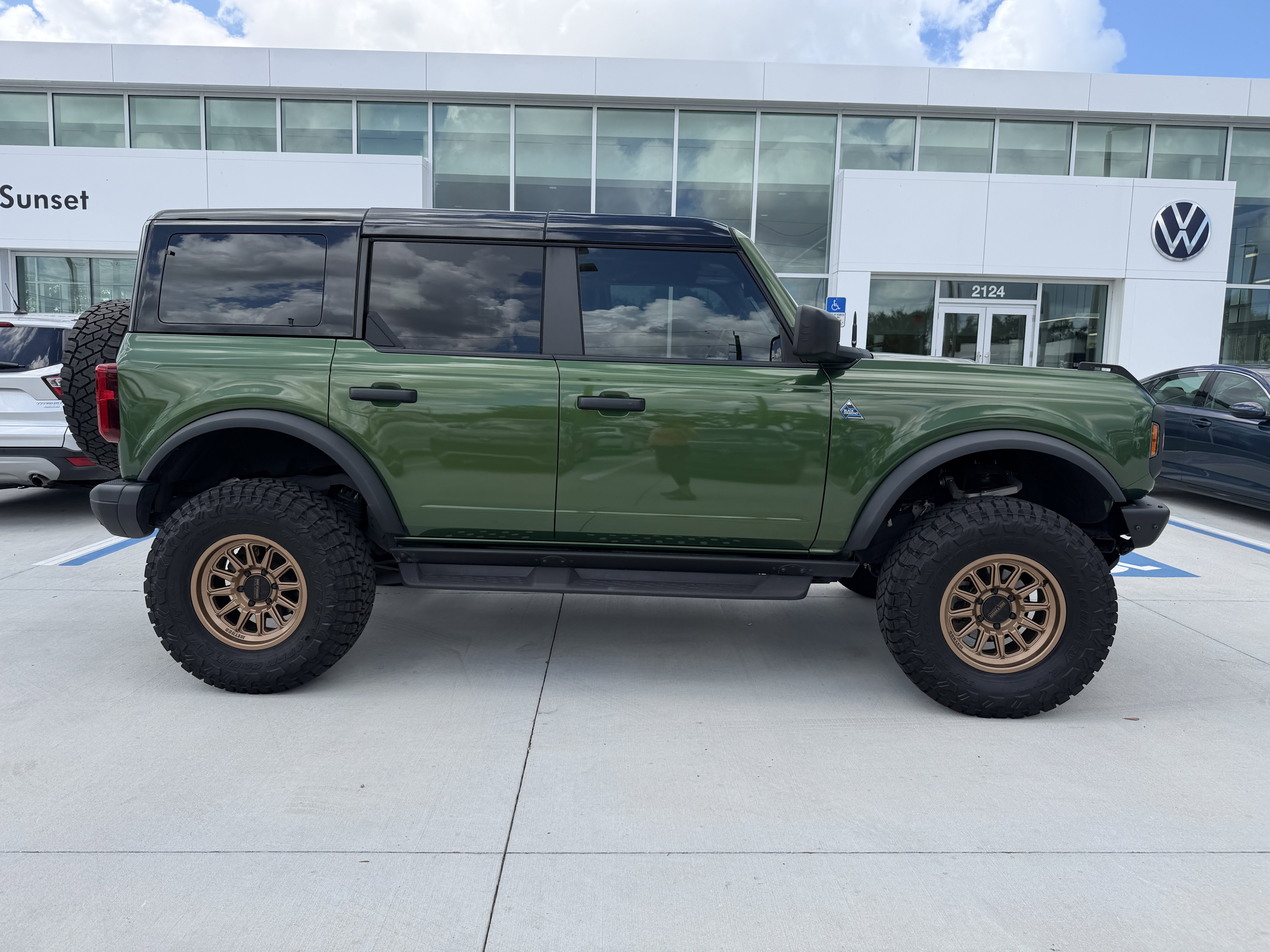 Used 2024 Ford Bronco Black Diamond AWD/4WD image 2