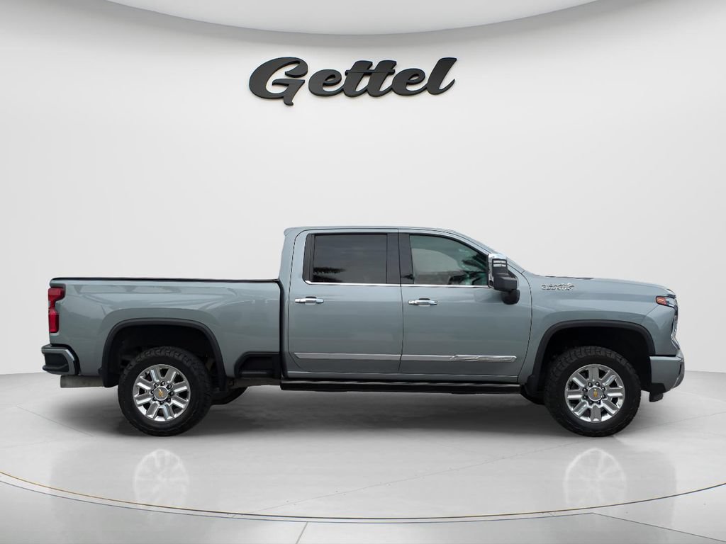 Used 2024 Chevrolet Silverado 2500 High Country w/ High Country Premium Package AWD/4WD image 4