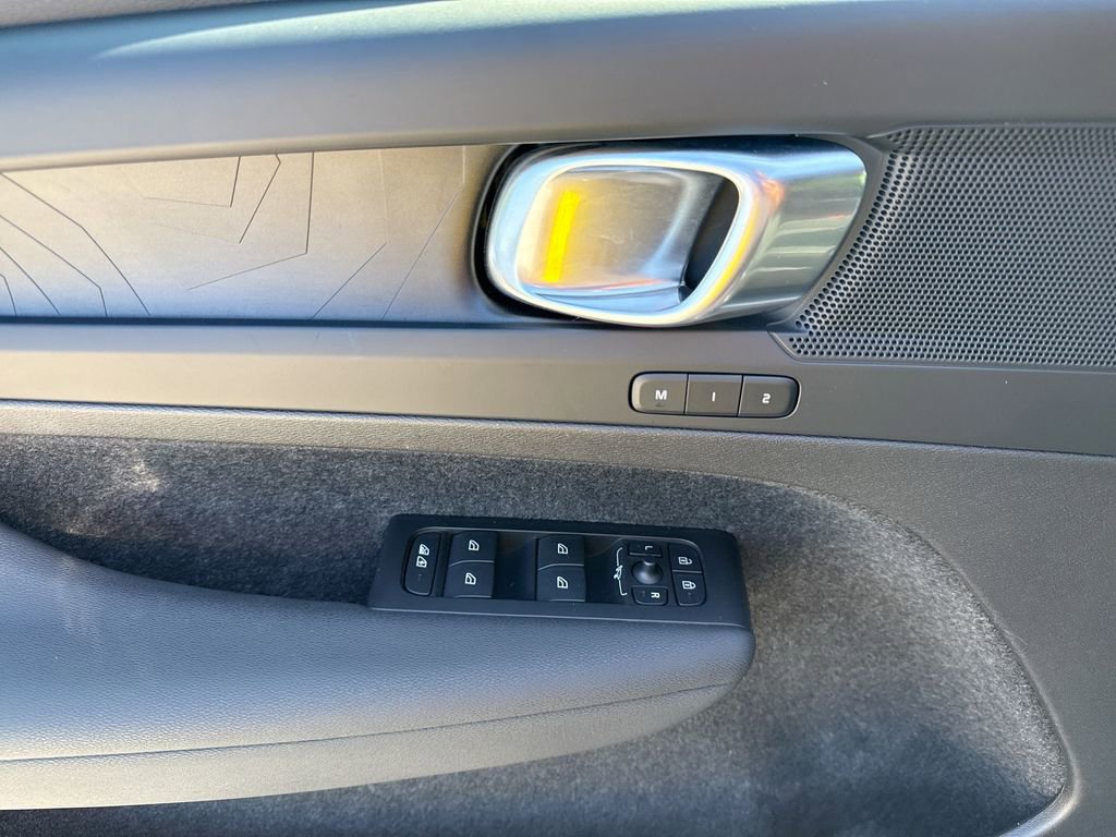 Used 2023 Volvo XC40 Recharge Plus AWD/4WD image 15