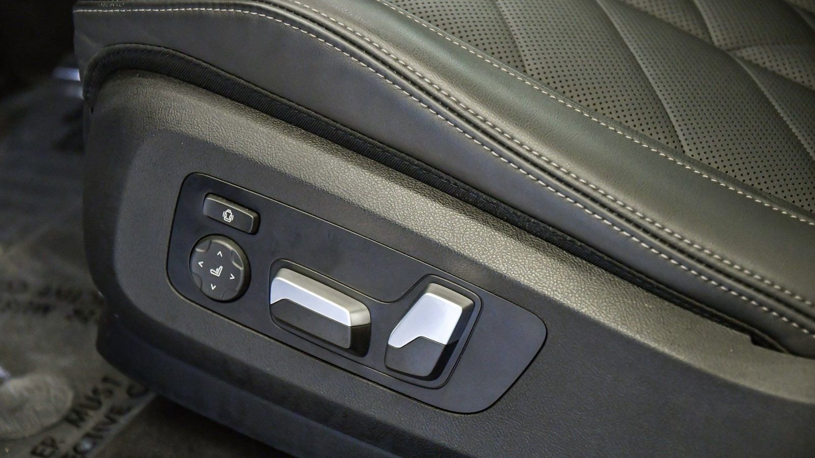 Certified 2023 BMW X6 xDrive40i w/ M Sport Package image 26