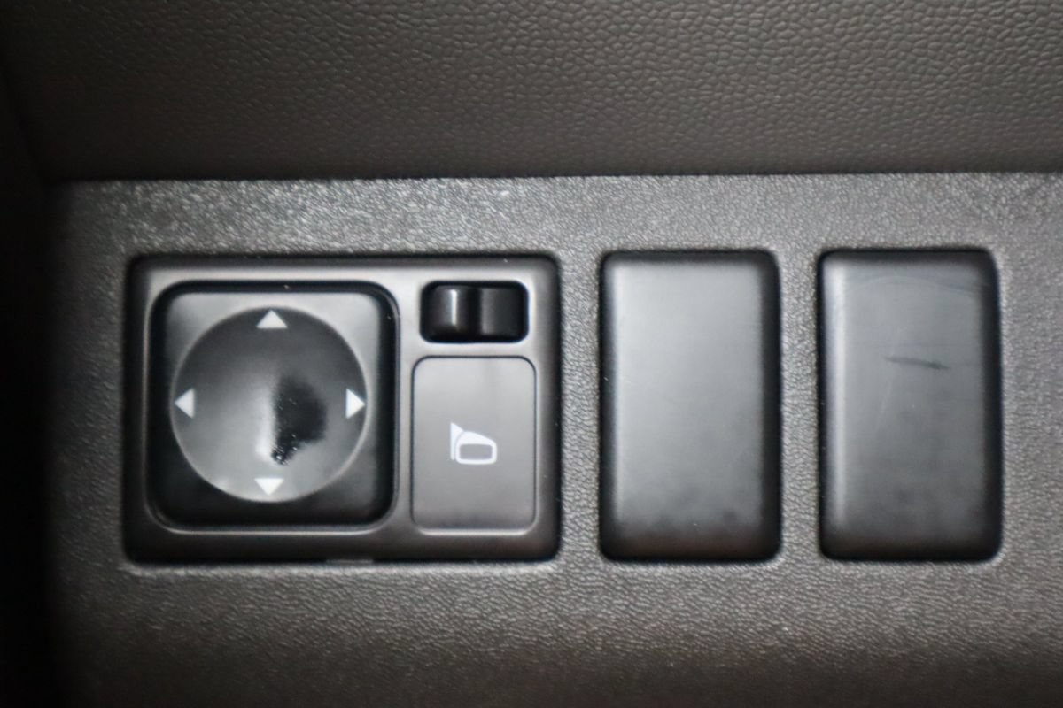 Used 2006 Nissan Xterra SE w/ (W94) Tow Pkg AWD/4WD image 28
