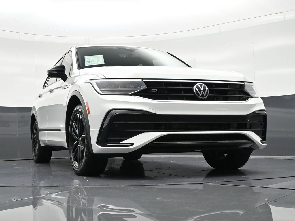 Used 2022 Volkswagen Tiguan SE R-Line image 30