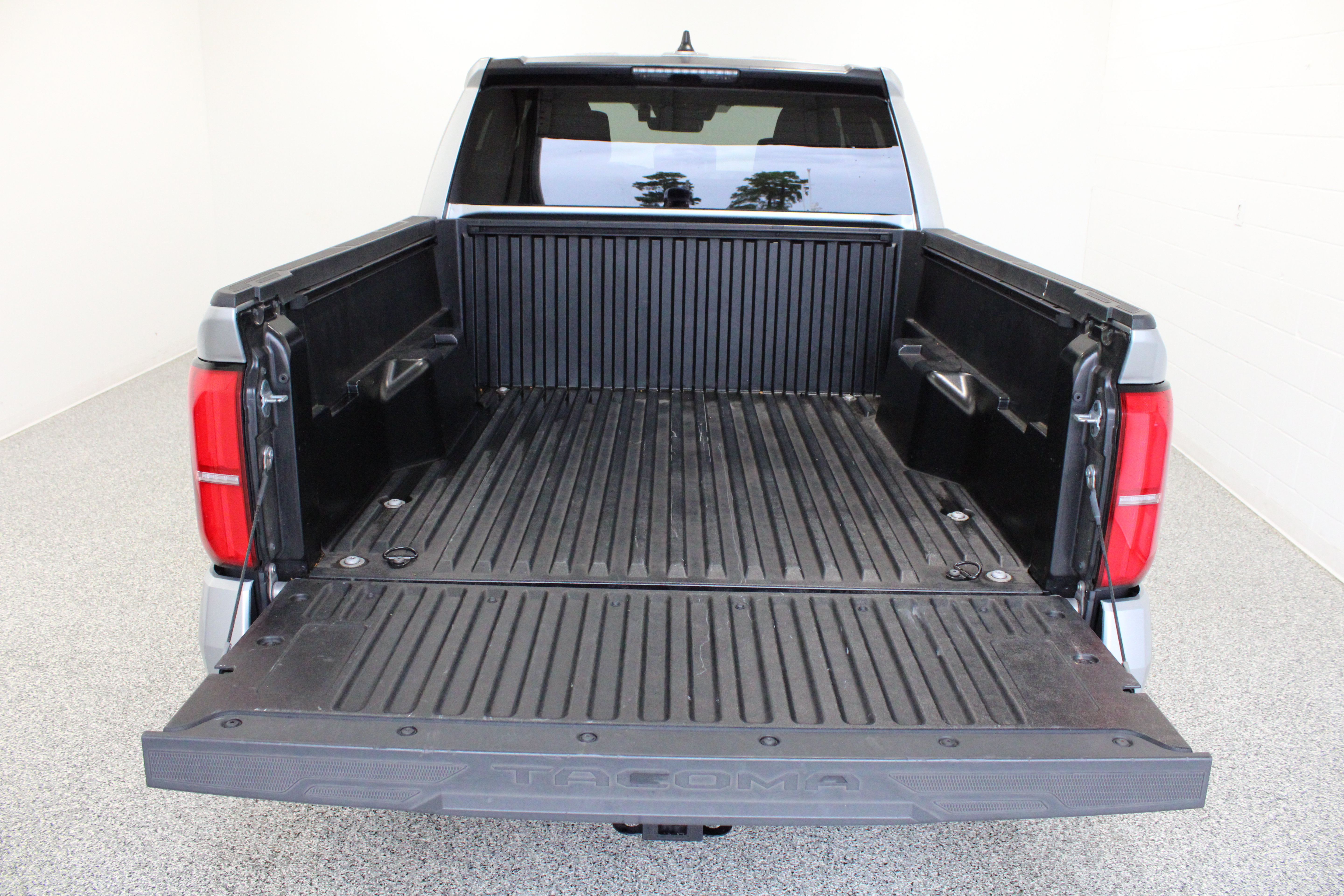 Used 2024 Toyota Tacoma SR5 RWD image 9