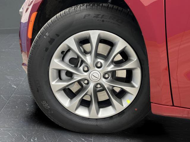 New 2026 Chrysler Pacifica Limited w/ Trailer Tow Group image 39