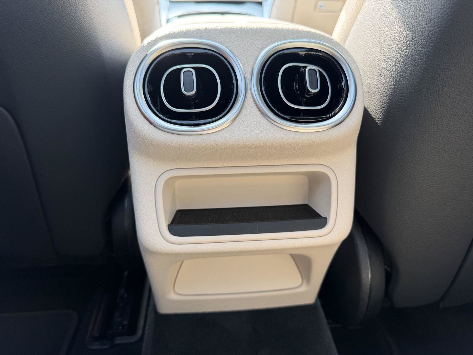 Used 2025 Mercedes-Benz GLC 300 4MATIC image 18