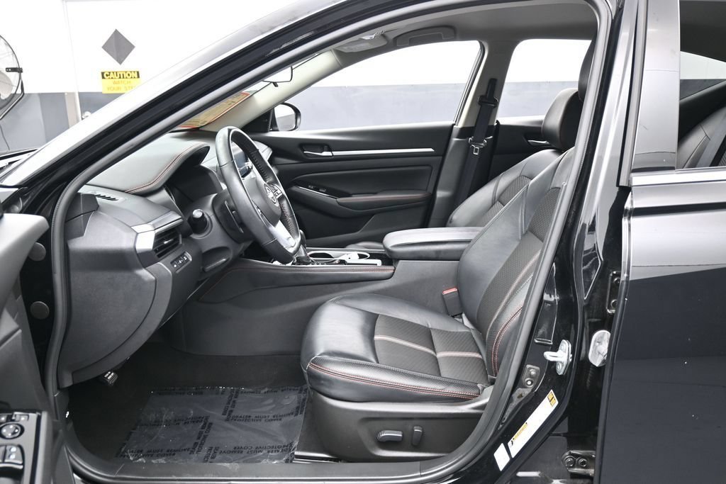 Used 2024 Nissan Altima 2.5 SR FWD image 11