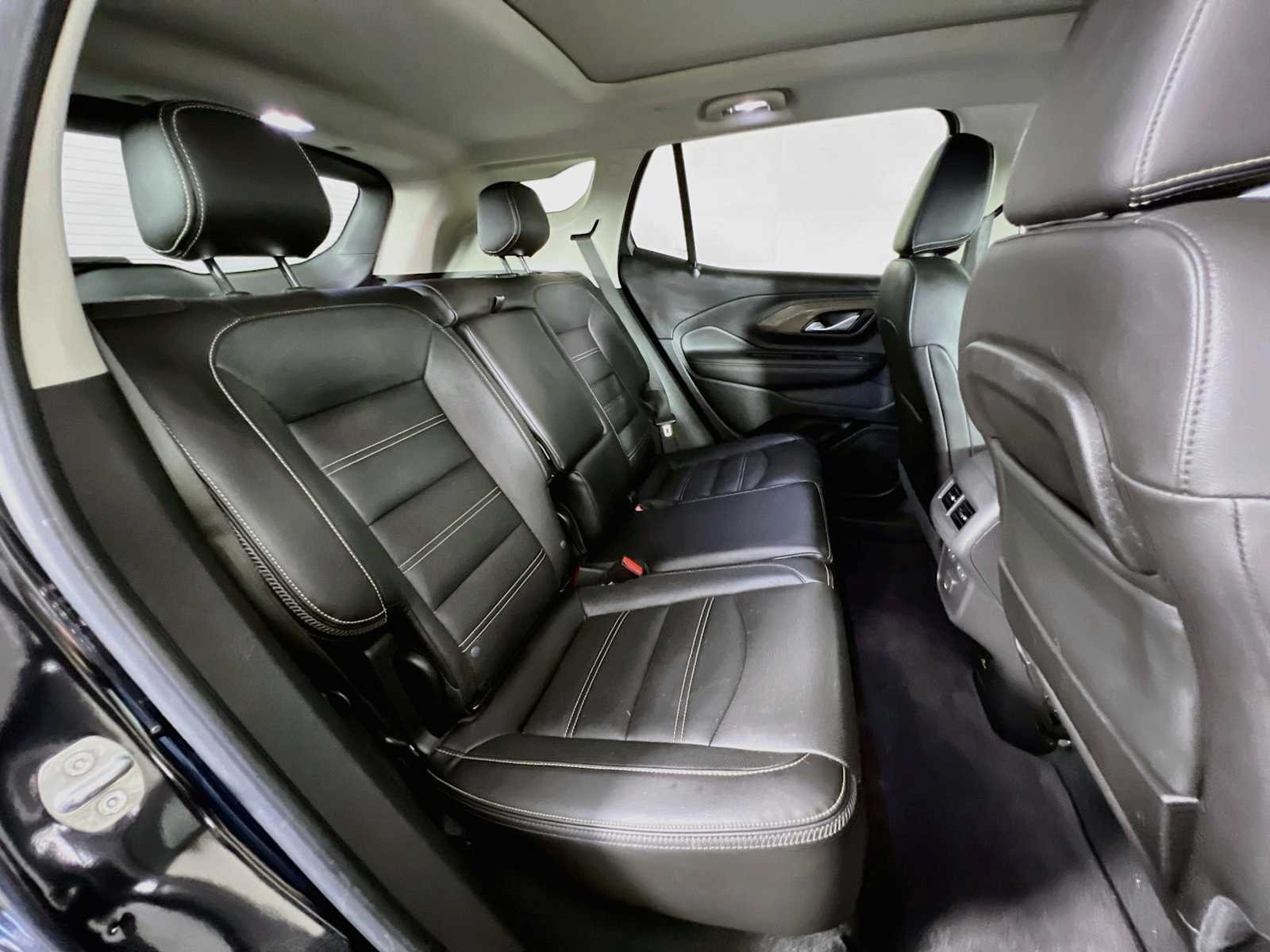 Used 2023 GMC Terrain Denali w/ Denali Premium Package AWD/4WD image 29