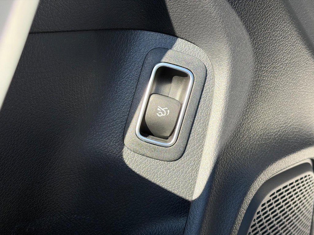 Used 2025 Mercedes-Benz CLA 250 image 21