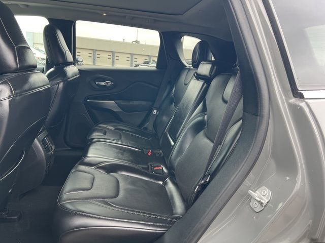 Used 2019 Jeep Cherokee Limited AWD/4WD image 13