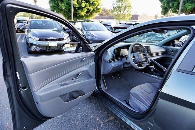 Certified 2026 Hyundai Elantra Sport FWD image 33