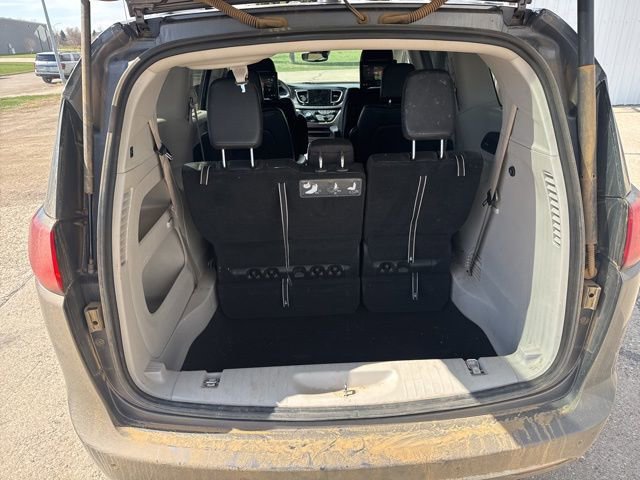 Used 2020 Chrysler Pacifica Touring-L Plus FWD image 10