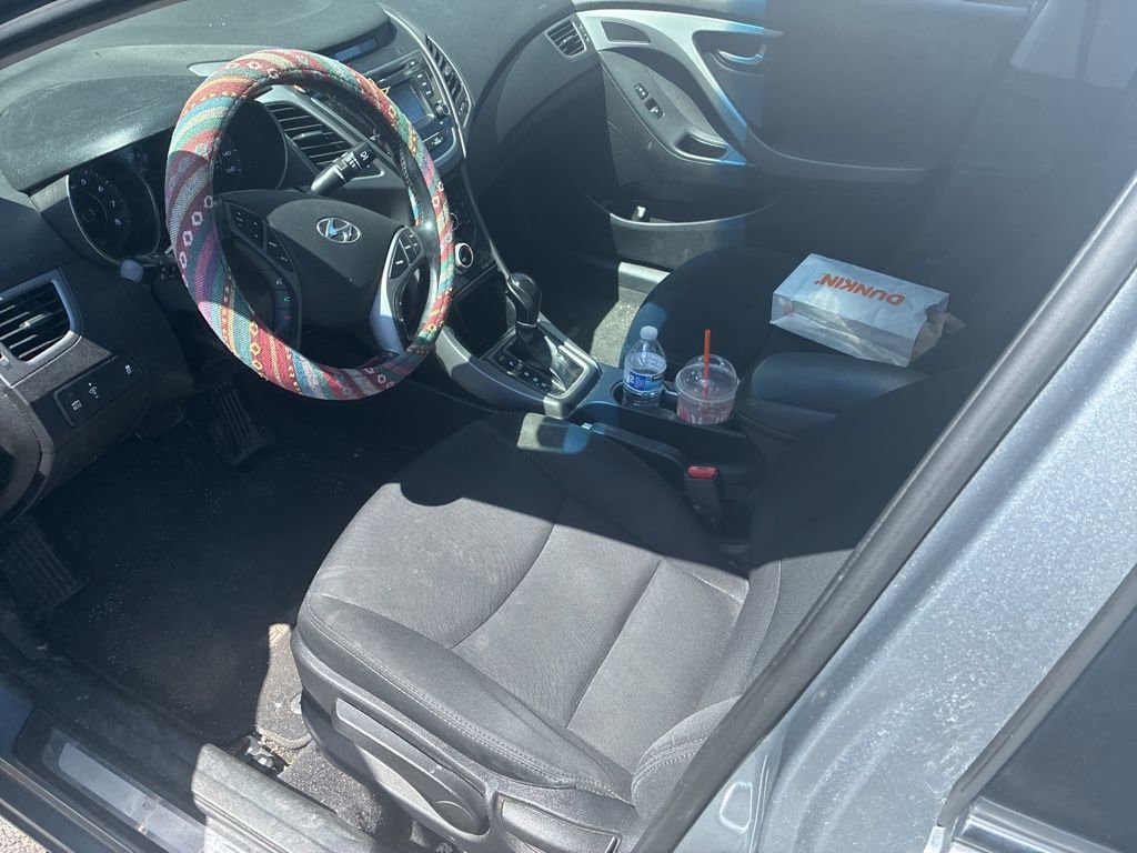 Used 2015 Hyundai Elantra SE w/ Option Group 03 FWD image 6