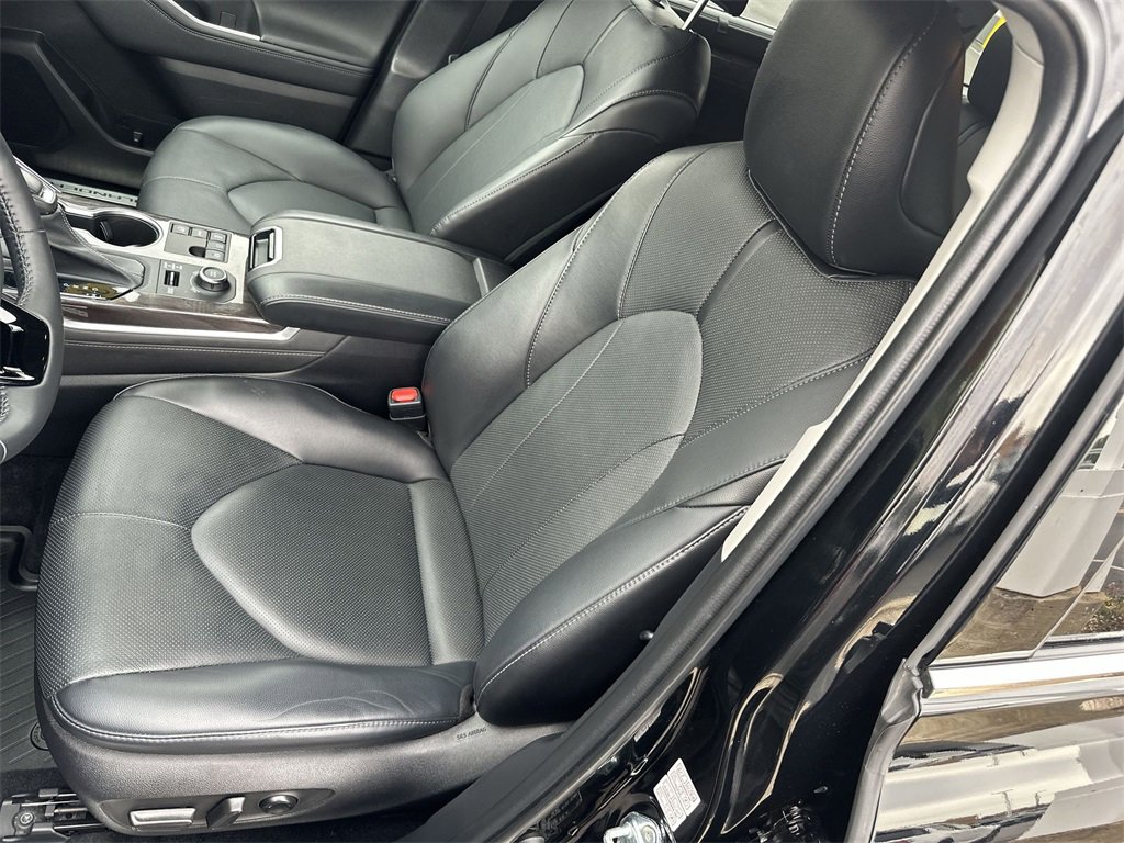 Used 2023 Toyota Highlander Limited image 14