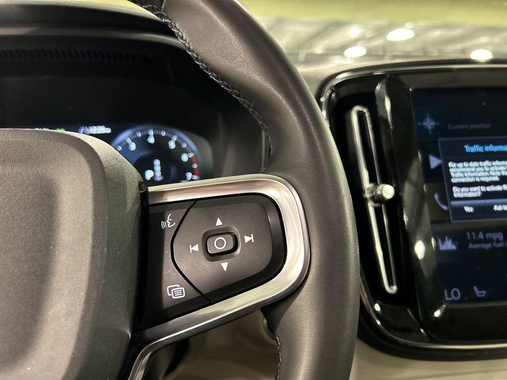 Used 2022 Volvo XC40 T5 Momentum AWD/4WD image 14