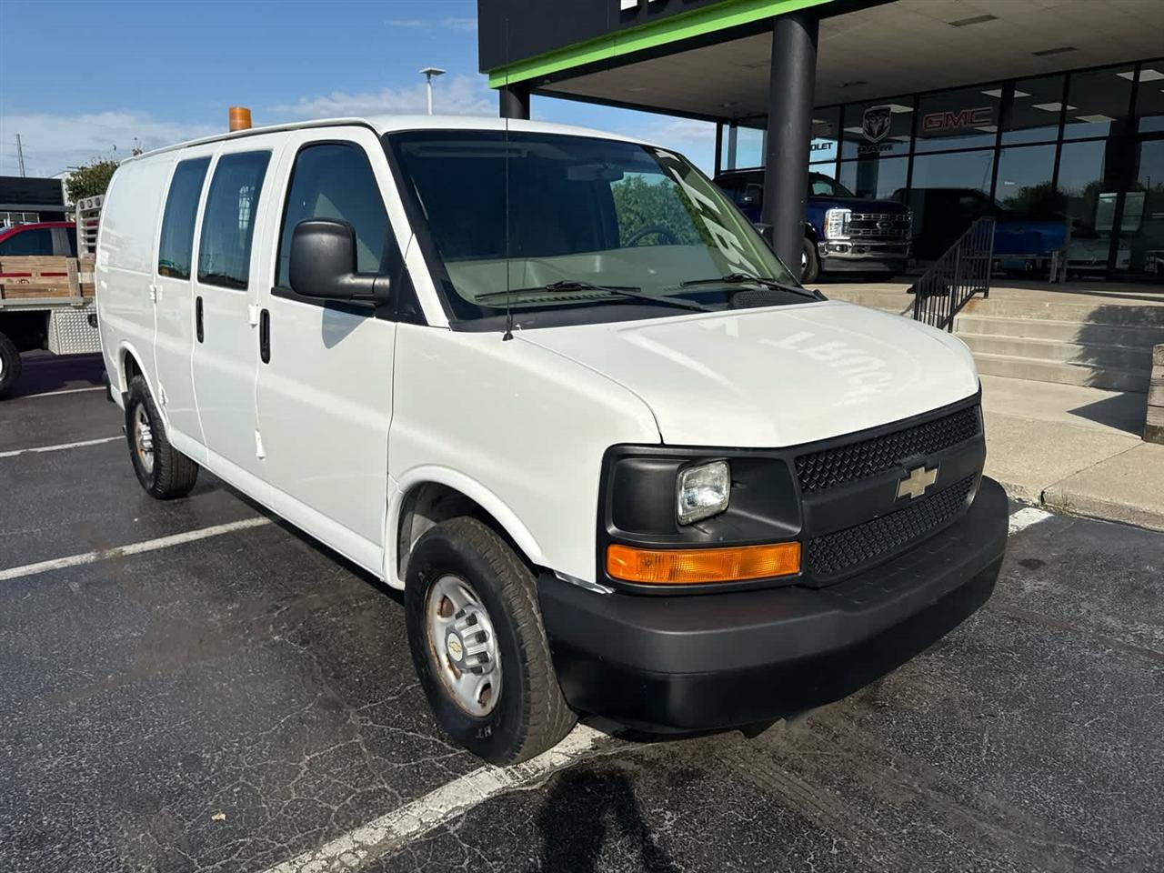 Used 2011 Chevrolet Express 2500 RWD image 2