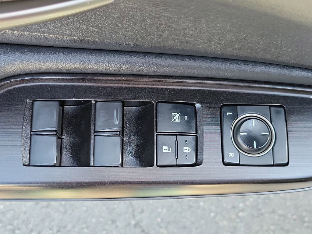 Used 2019 Lexus ES 300h w/ Luxury Package image 25