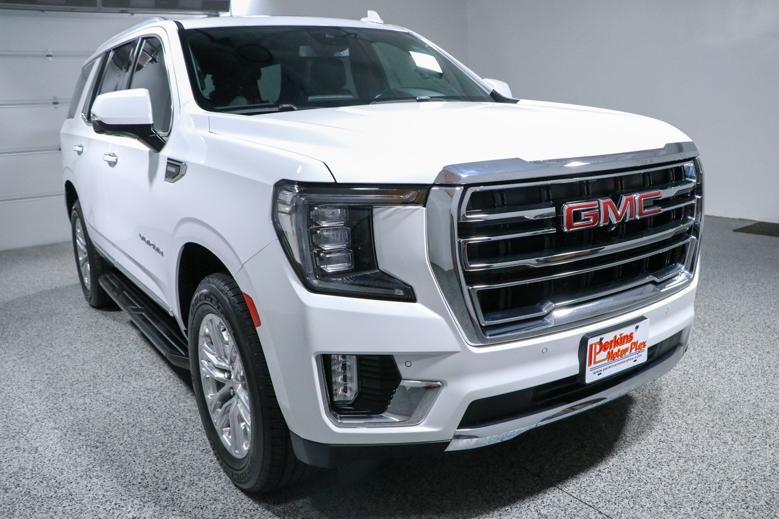 Used 2023 GMC Yukon SLT w/ SLT Luxury Package RWD image 5