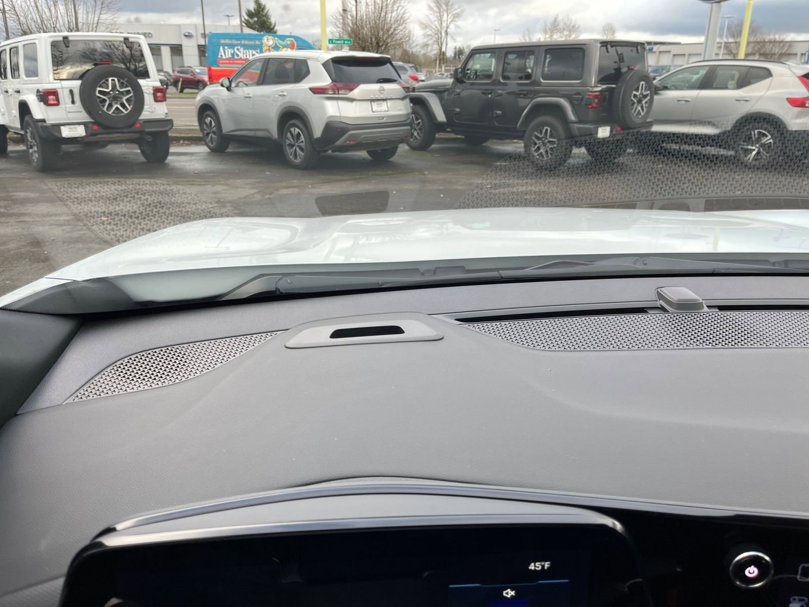 Used 2025 Chevrolet Equinox LT image 34