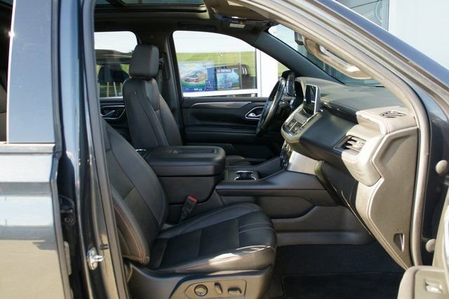 Used 2022 Chevrolet Suburban RST w/ Sport Performance Package image 39