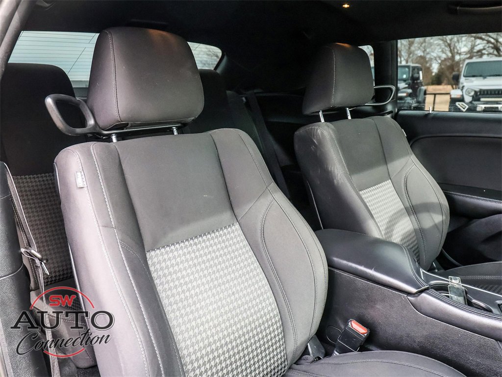 Used 2019 Dodge Challenger SXT image 13