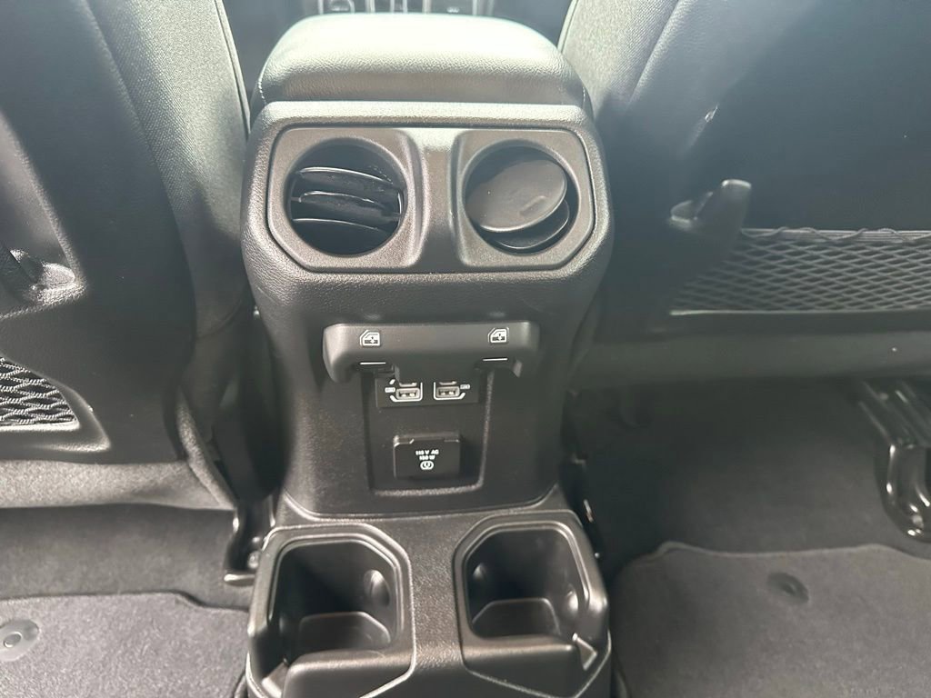 Used 2025 Jeep Wrangler Unlimited Rubicon image 12