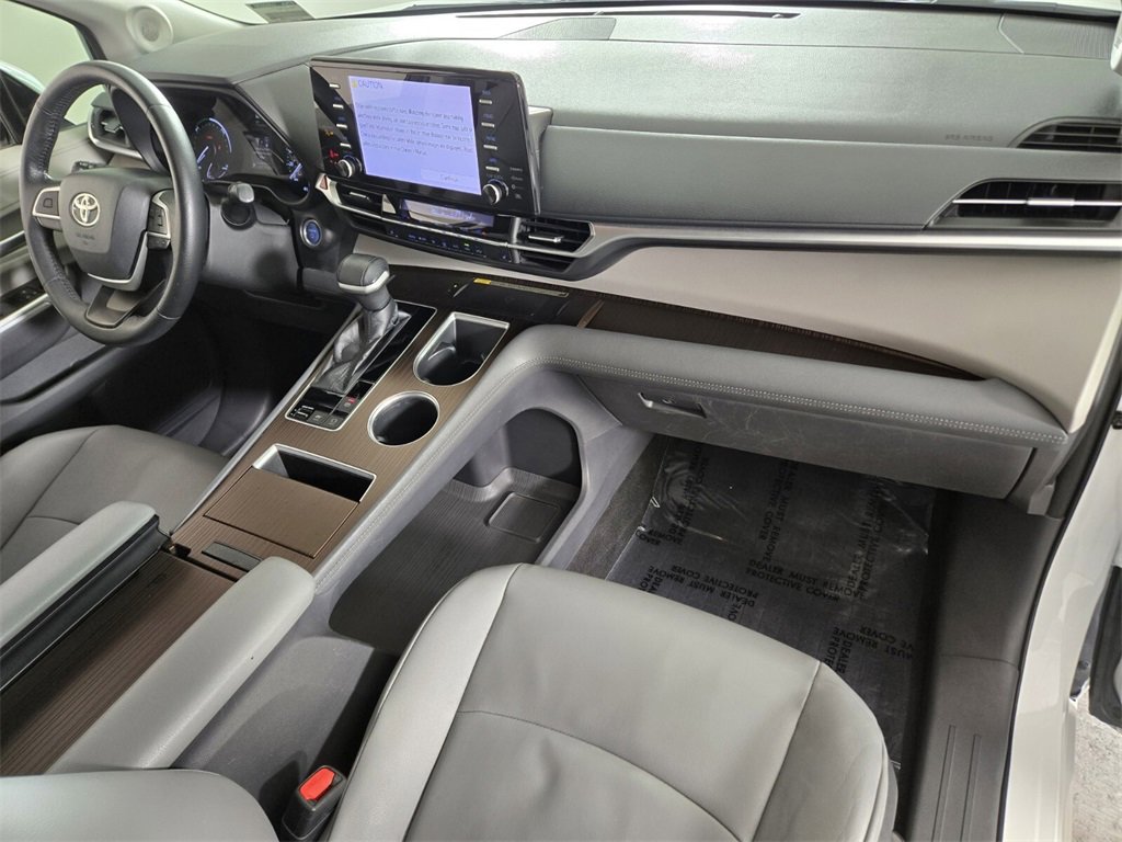 Used 2022 Toyota Sienna XLE image 23