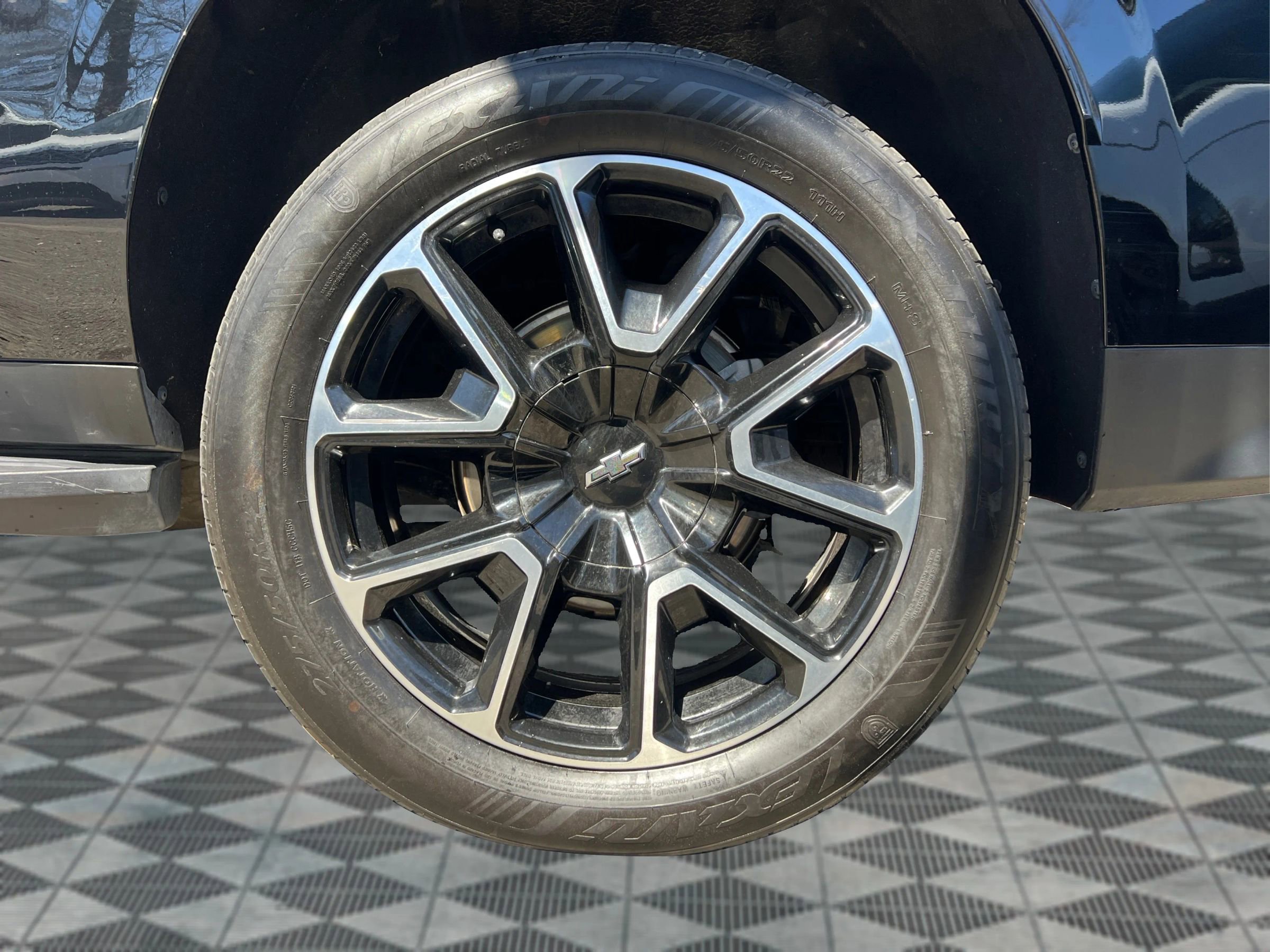 Used 2021 Chevrolet Suburban RST w/ Luxury Package image 21