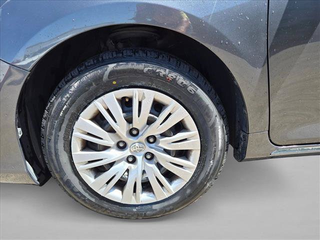 Used 2012 Toyota Camry LE FWD image 19