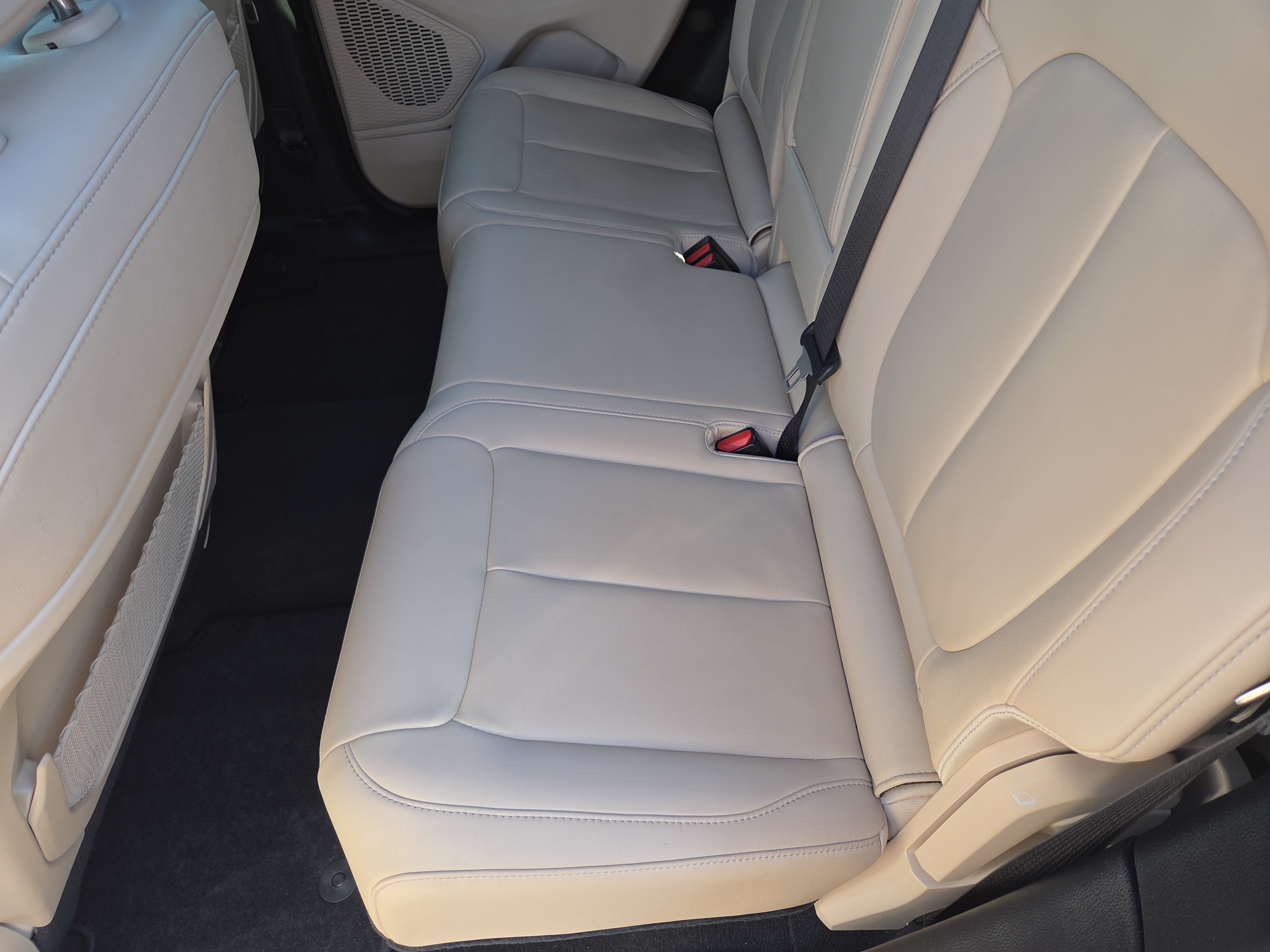 Used 2023 Jeep Grand Cherokee Limited AWD/4WD image 23