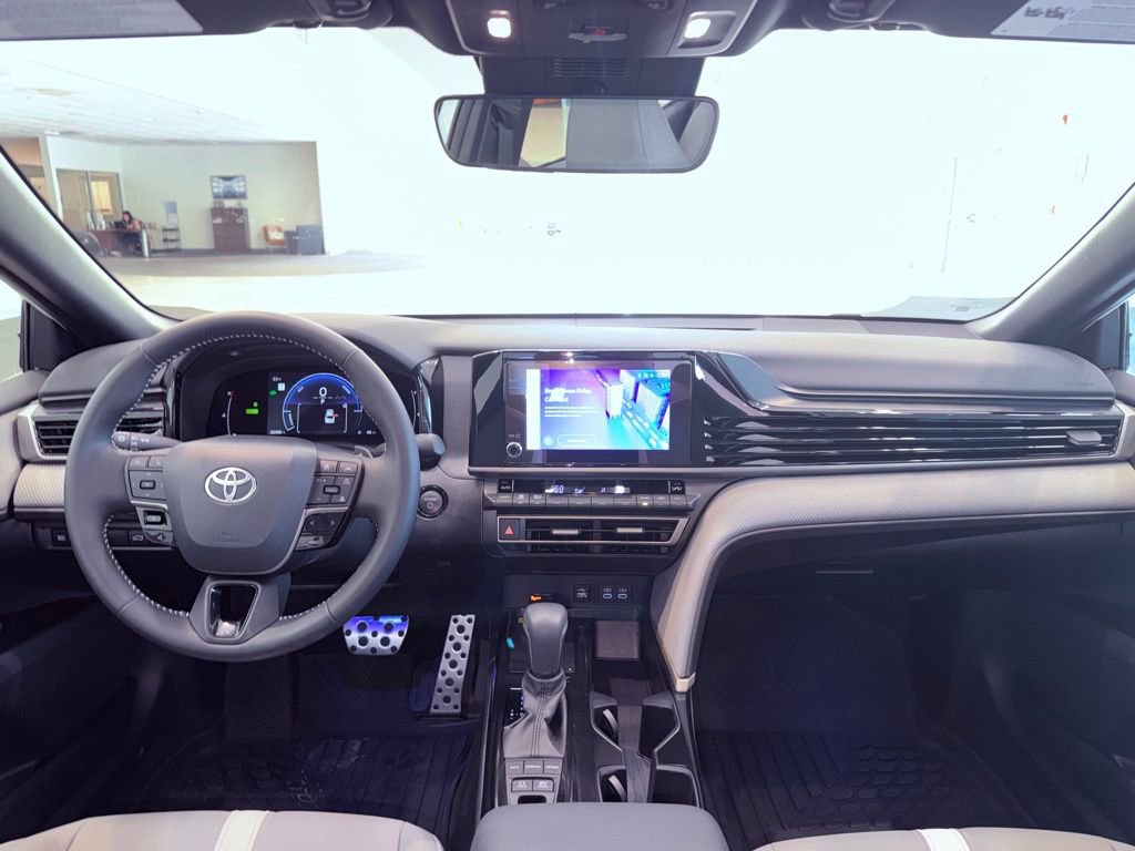 Used 2025 Toyota Camry SE w/ Convenience Package FWD image 8