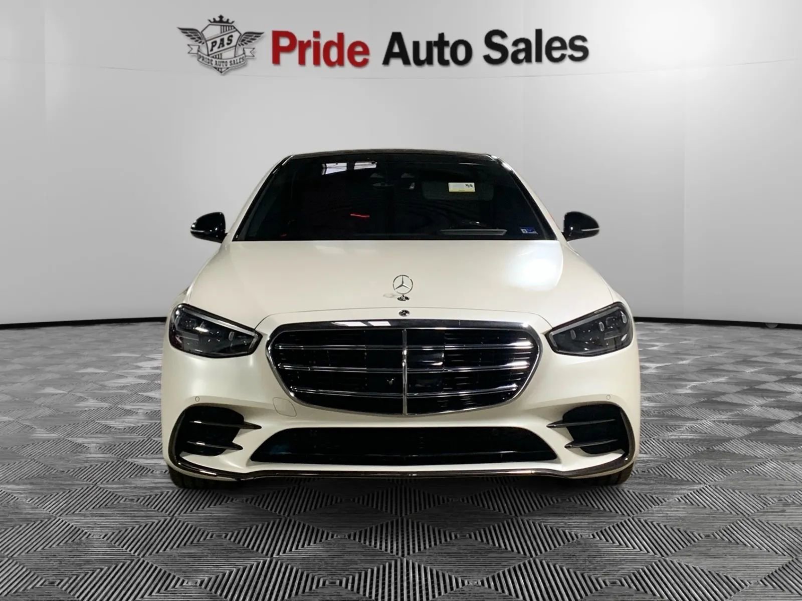 Used 2023 Mercedes-Benz S 580 4MATIC Sedan w/ AMG Line image 4
