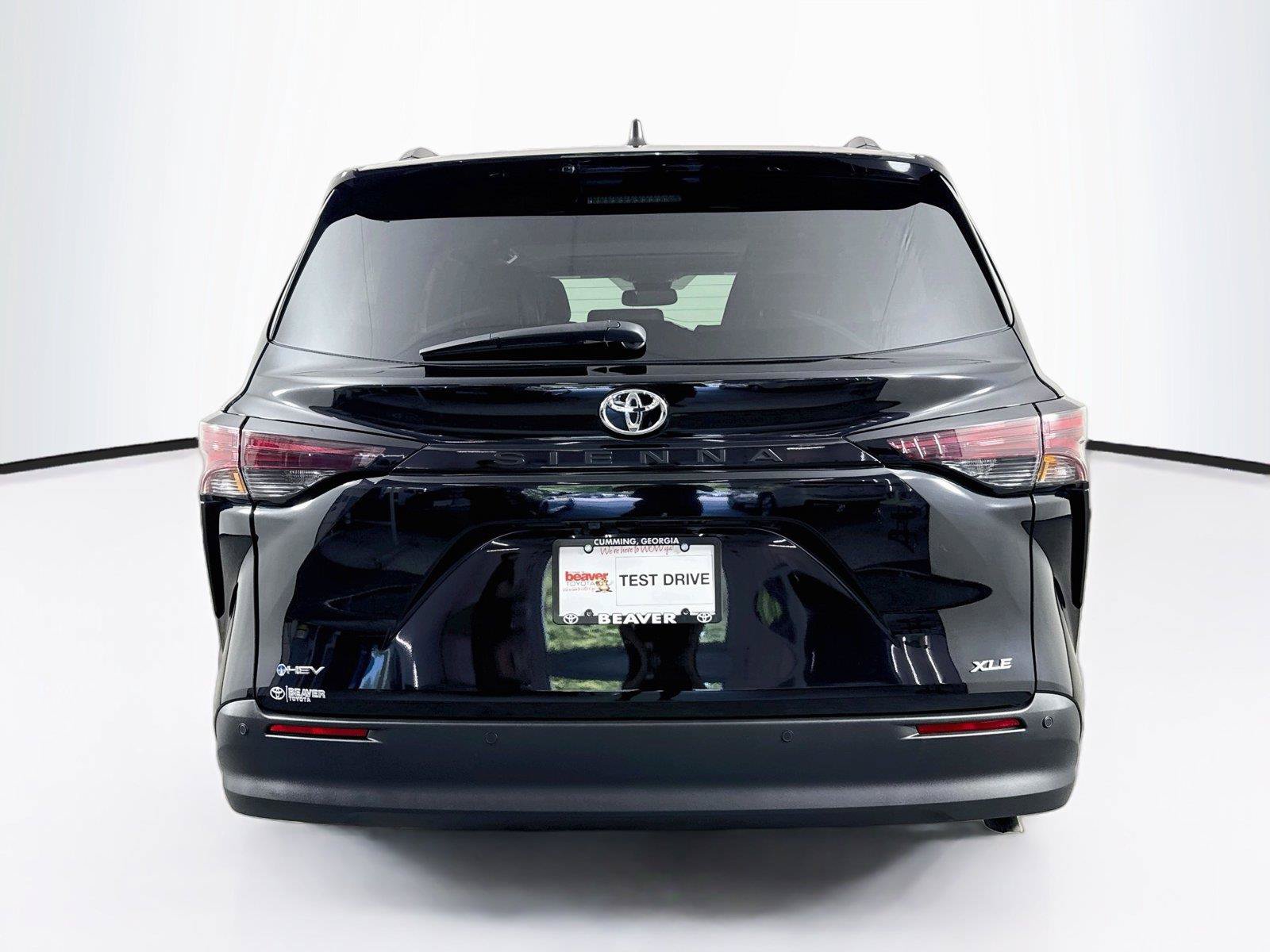 Certified 2026 Toyota Sienna XLE FWD image 12