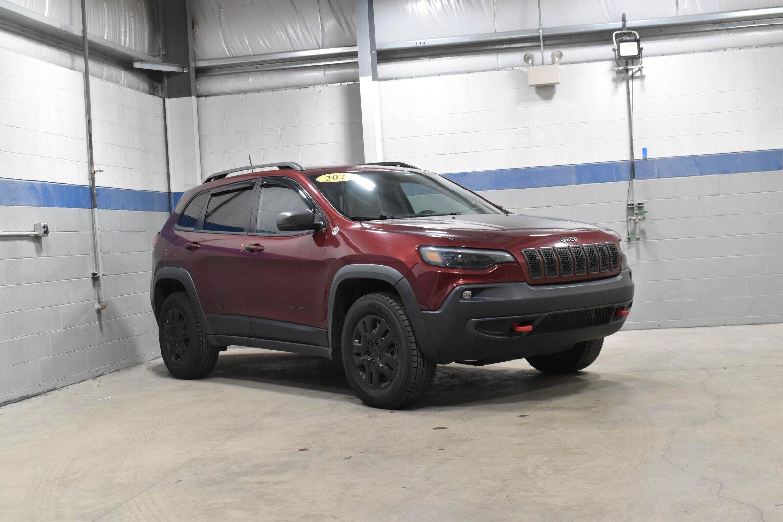 Used 2021 Jeep Cherokee Trailhawk w/ Comfort & Convenience Group AWD/4WD image 25