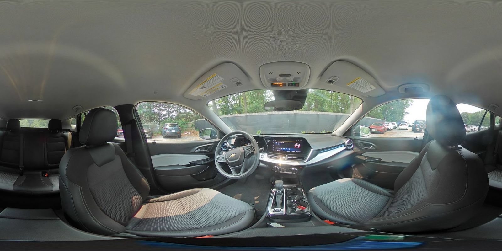 Used 2025 Chevrolet Trax LT FWD image 41