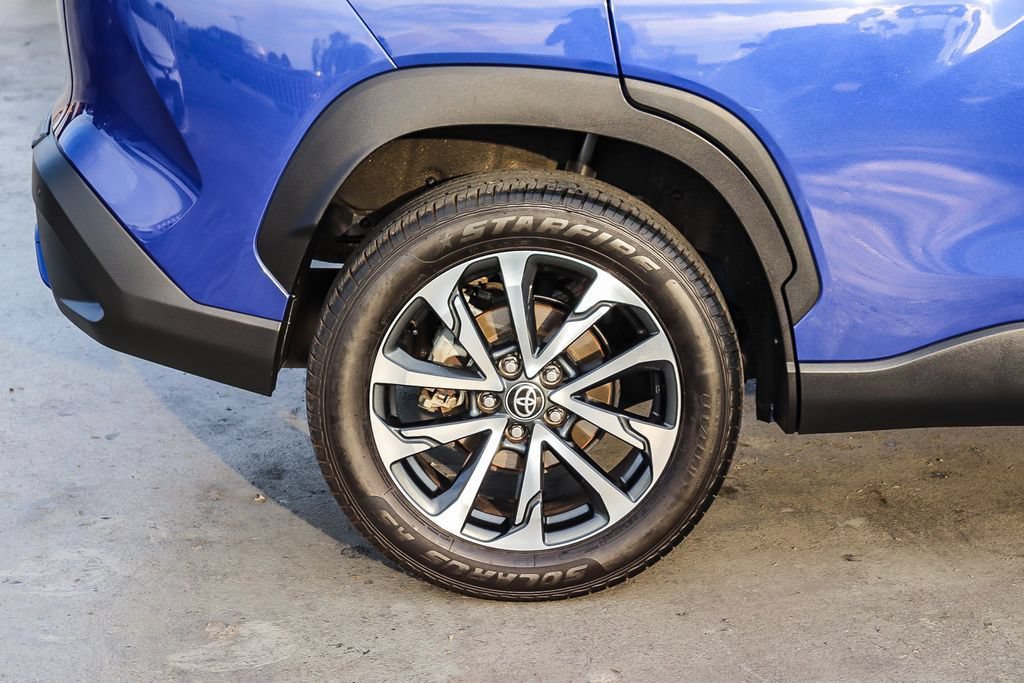 Used 2022 Toyota Corolla Cross XLE FWD image 12
