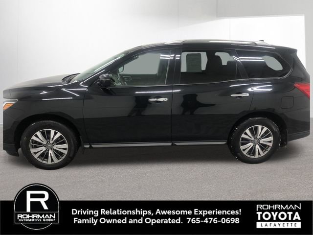 Used 2020 Nissan Pathfinder SV image 3