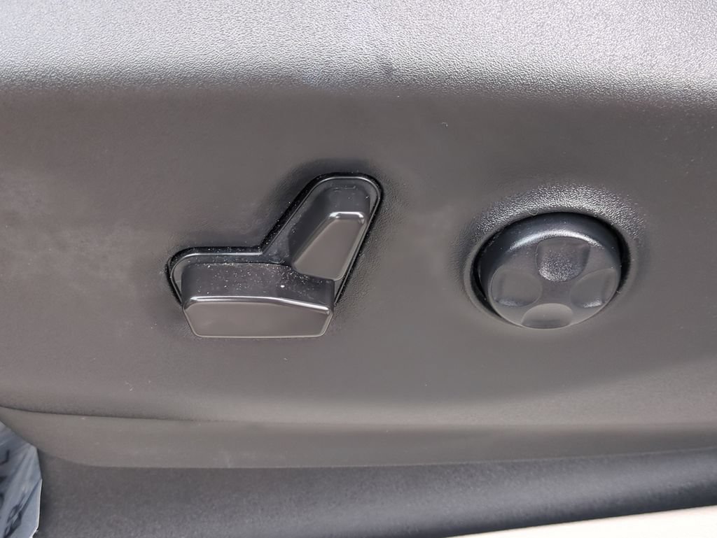 Used 2022 Chrysler Pacifica Limited FWD image 22