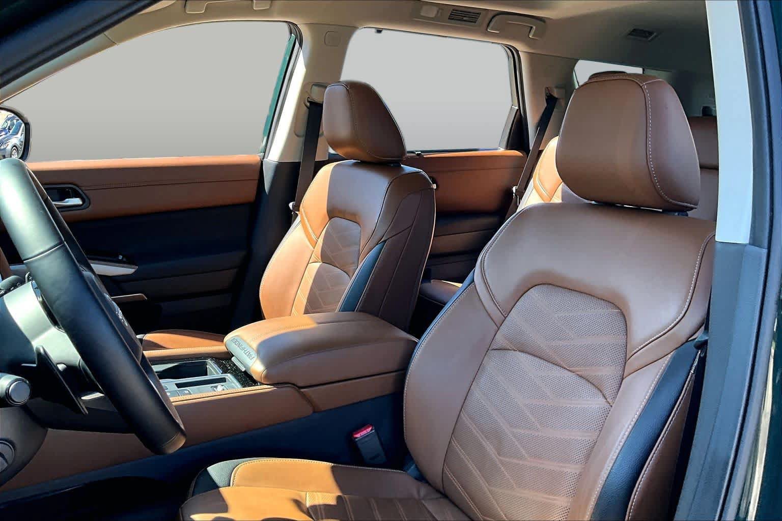 Certified 2025 Nissan Pathfinder Platinum w/ Cargo Package FWD image 8