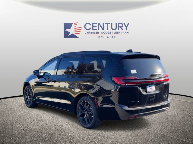 New 2026 Chrysler Pacifica Limited image 4