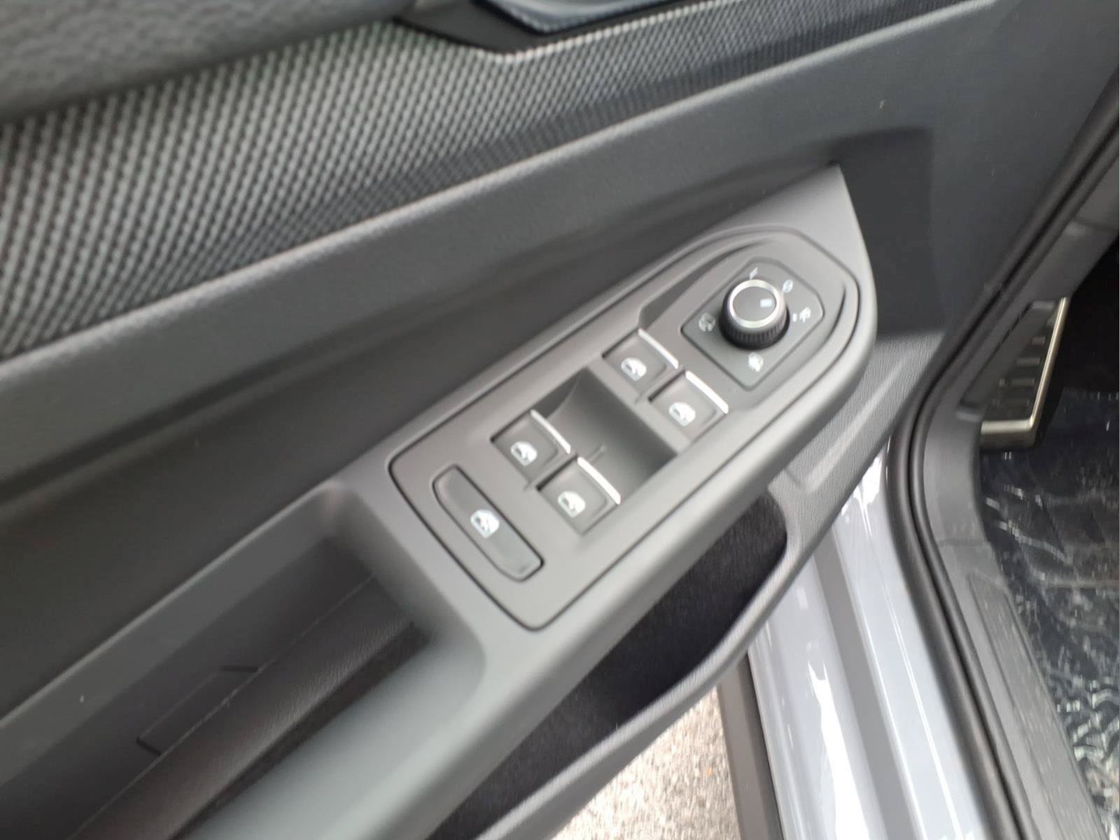 New 2026 Volkswagen GTI SE FWD image 20